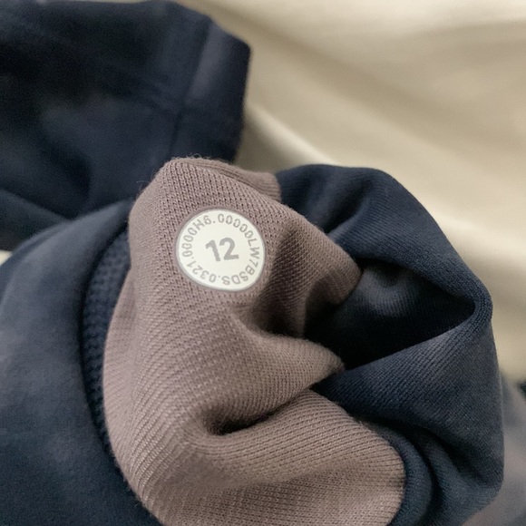 NWT 2 pieces Align shorts Diamond dyed, size 12 shorts and 12 short sle… - Picture 5 of 14